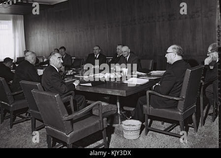 Ersten Schrank mit Eshkol 1964 Stockfoto