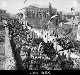 Staatsbesuch in Jerusalem von Wilhelm II. von Deutschland im Jahre 1898. Gesamtansicht der Straßenprozession Stockfoto