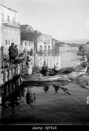 Nördliche Aussicht. Boot mit Fisch. Tiberias. 1900 1920. Matson. Links Stockfoto