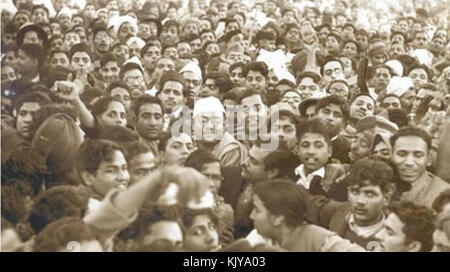 Dieses historische Foto zeigt Subhas Chandra Bose am Bahnhof Lahore City am 24. November 1938. Das Bild spiegelt einen bedeutenden Moment in der indischen Geschichte während der Kolonialzeit wider. Stockfoto