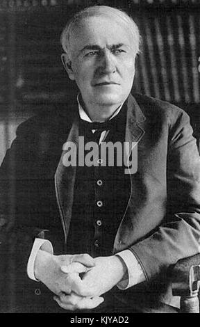 Thomas Edison war ein bekannter amerikanischer Erfinder und Geschäftsmann. Er ist vor allem für seine Entwicklung des Phonographen und der praktischen elektrischen Glühbirne bekannt, die einen nachhaltigen Einfluss auf die moderne Gesellschaft und Technologie hatten. Stockfoto