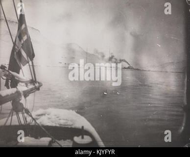 Dieses Bild zeigt ein historisches Foto, das einen bedeutenden Moment in der Zeit festhält. Das Bild ist Teil einer Sammlung, die wichtige Ereignisse oder Zahlen dokumentiert, aber im aktuellen Kontext sind keine spezifischen Details verfügbar. Stockfoto