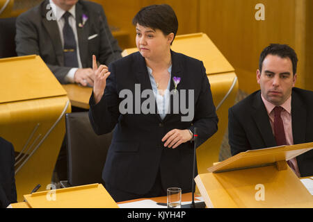 Politiker nehmen an den Fragen des schottischen Ersten Ministers in Holyrood in Edinburgh Teil. Mit: Ruth Davidson Wo: Edinburgh, Großbritannien Wann: 26 Okt 2017 Credit: Euan Cherry/WENN.com Stockfoto