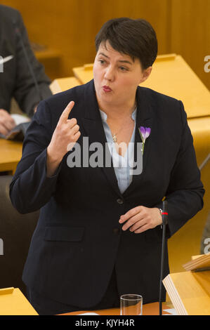 Politiker nehmen an den Fragen des schottischen Ersten Ministers in Holyrood in Edinburgh Teil. Mit: Ruth Davidson Wo: Edinburgh, Großbritannien Wann: 26 Okt 2017 Credit: Euan Cherry/WENN.com Stockfoto