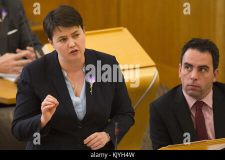 Politiker nehmen an den Fragen des schottischen Ersten Ministers in Holyrood in Edinburgh Teil. Mit: Ruth Davidson Wo: Edinburgh, Großbritannien Wann: 26 Okt 2017 Credit: Euan Cherry/WENN.com Stockfoto