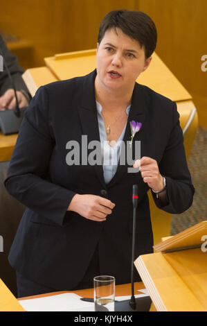 Politiker nehmen an den Fragen des schottischen Ersten Ministers in Holyrood in Edinburgh Teil. Mit: Ruth Davidson Wo: Edinburgh, Großbritannien Wann: 26 Okt 2017 Credit: Euan Cherry/WENN.com Stockfoto