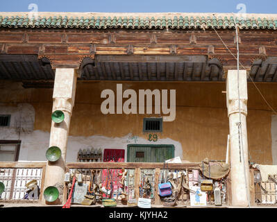 Handel auf einem Balkon Stall, Marrakesch Stockfoto