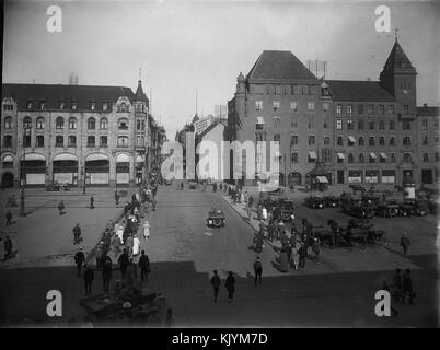 Jernbanetorget tatt oppover Karl Johans gate Keine nb DigiFoto-Maker 20130115 00134 NB MS G3 0134 Stockfoto