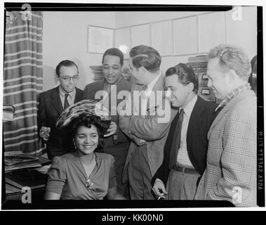 (Porträt von Ahmet Ertegun M., Duke Ellington, William P., Nesuhi Ertegun, und Dave Stewart, William P.'s Home, Maryland, 1941) (LOC) (4843127219) Stockfoto