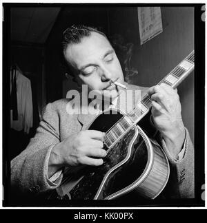 (Porträt von Django Reinhardt, Aquarium, New York, N.Y., Ca. Nov. 1946) (LOC) (4843142229) Stockfoto