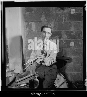 (Porträt von Dave Tough, Eddie Condon's (Keller), New York, N.Y., Ca. Nov. 1946) (LOC) (4843762784) Stockfoto