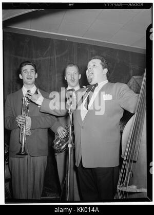 (Porträt von Chubby Jackson, Conte Candoli, und Emmett Carls, Esquire Club, Valley Stream, Long Island, New York, Ca. Jan. 1947) (LOC) (5019793163) Stockfoto