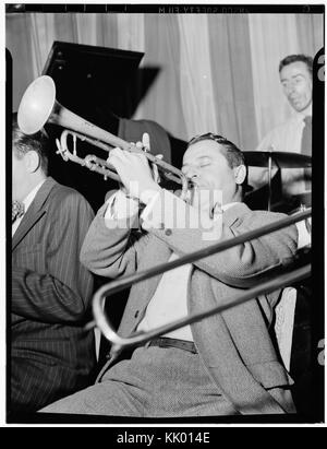 (Porträt von Max Kaminsky und Dave Tough, Eddie Condon's, New York, N.Y., Ca. Dez. 1946) (LOC) (5019795981) Stockfoto