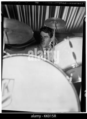 (Porträt von Gene Krupa, 400 Restaurant, New York, N.Y., Ca. Juni 1946) (LOC) (5061895019) Stockfoto