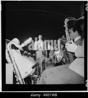 (Porträt von Ray McKinley, (Robert) Dean Kincaide, Bill Ainsworth, Ray Beller, Peanuts Hucko, Hotel Commodore, Century, New York, N.Y., Ca. Jan. 1947) (LOC) (5395254547) Stockfoto