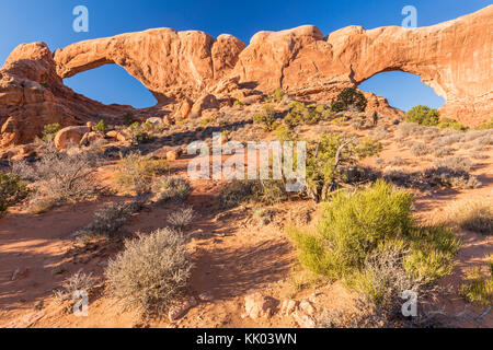 Süden und Norden Windows natürlichen Bögen im Abschnitt Windows des Arches National Park, in der Nähe von Moab, Utah Stockfoto