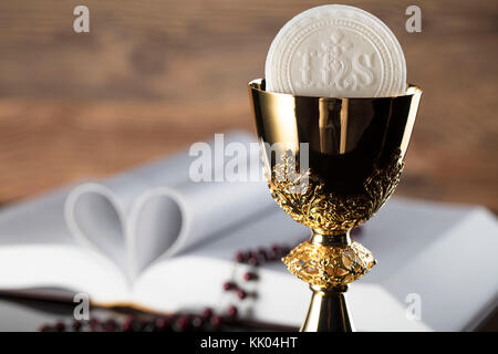 Katholische Religion Thema. Die heilige Kommunion Konzept. Stockfoto