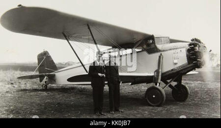 Dieses Bild zeigt einen 1929er Stearman CAB 1 Coach NX8808, ein legendäres Doppeldecker aus dem goldenen Zeitalter der Luftfahrt, das sein Vintage-Design und seine historische Bedeutung in der frühen Luftfahrtgeschichte zeigt. Stockfoto
