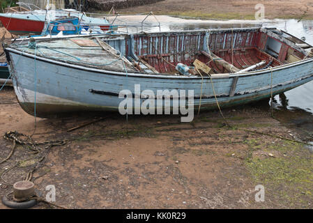 Boote aus Holz bei Ebbe am Punkt in Exmouth, Devon, Großbritannien. Teil der Exe Estuary trail und des South West Coast Path Strände Stockfoto