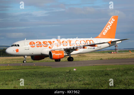 Eine easyjet airbus a 319 am Flughafen Inverness auf dem täglichen Weg zur Arbeit kommt aus London Stockfoto