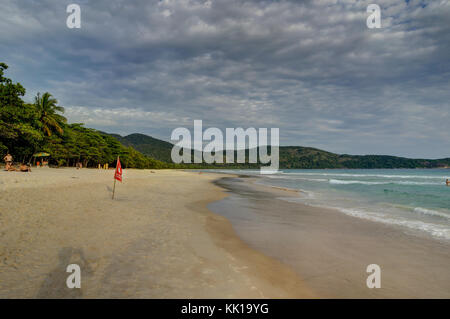 Foto in Ilha Grande, Brasilien August 2017 entnommen: Lopes Mendes Strand in Ilha Grande, südlich von Rio de Janeiro, Brasilien Stockfoto