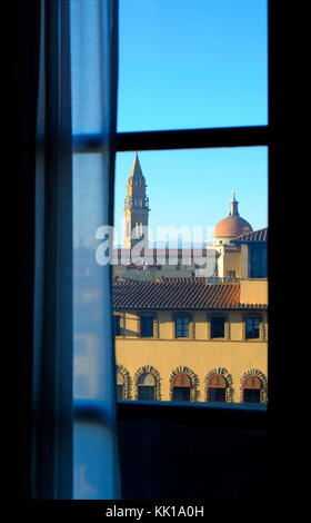 Blick auf florenz, italien, Gebäude durch Fenster Stockfoto