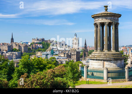 Calton Hill Edinburgh Scotland Edinburgh Dugald Stewart Monument Stadtzentrum und Skyline von Edinburgh Calton Hill Edinburgh Midlothian Scotland, GB Stockfoto