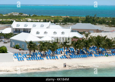 Die Aussicht auf einen leeren Strand auf der Insel Grand Turk (Turks- und Caicosinseln). Stockfoto