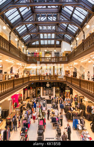 Jenners Edinburgh Schottland Edinburgh jenners Kaufhaus Innenraum zeigt drei verschiedene Einzelhandel oder Böden Edinburgh Schottland Großbritannien gb Europa Stockfoto