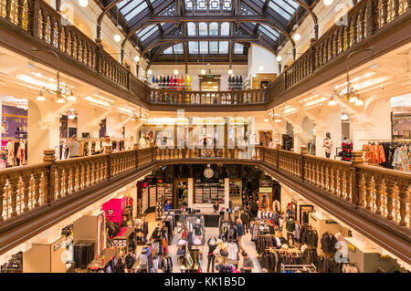 Jenners Edinburgh Schottland Edinburgh jenners Kaufhaus Innenraum zeigt drei verschiedene Einzelhandel oder Böden Edinburgh Schottland Großbritannien gb Europa Stockfoto