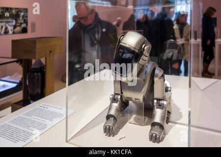 Aibo ERS-110, Elektronische pet Hergestellt von Sony simuliert Hund Verhalten Stockfoto