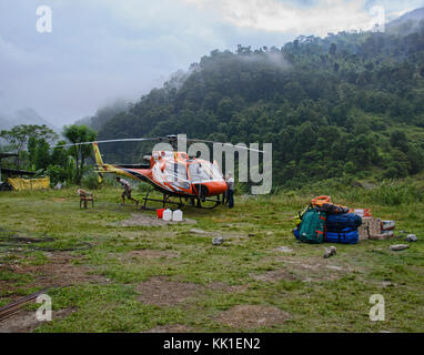 Hubschrauber Zubehör Lieferung in der Manaslu Region Nepal Stockfoto