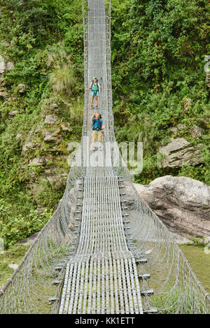 Hängebrücke auf den manaslu Circuit trek, Nepal Stockfoto