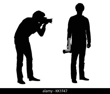 Festlegen von realistischen Vektor Silhouetten der kniend und stehend Fotografen mit Teleobjektiven und Rucksack, auf weißem Hintergrund Stock Vektor