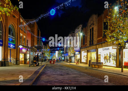 Fishergate in Preston ist die Haupteinkaufsstraße der Stadt. Hier alles für Weihnachten beleuchtet ist. Stockfoto