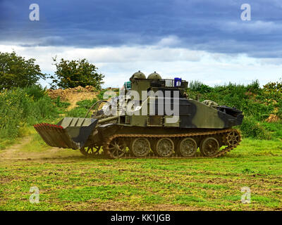 FV180 Combat Engineer Army Tractor in Bewegung Stockfoto