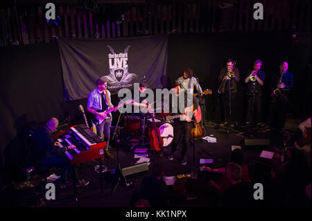 Jon Allen, Singer Songwriter, auch bei der Bedford Arms mit einer kompletten Band im November 2017 Stockfoto