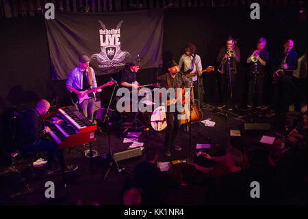 Jon Allen, Singer Songwriter, auch bei der Bedford Arms mit einer kompletten Band im November 2017 Stockfoto