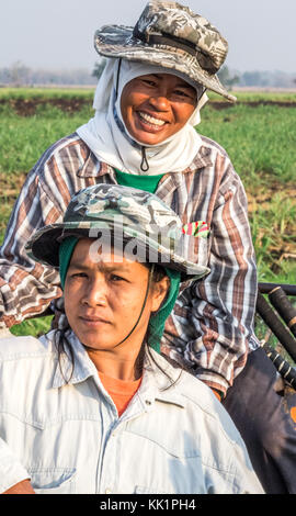 Porträt von zwei Frauen Landarbeiter in Phetchabun Provinz, Thailand Stockfoto