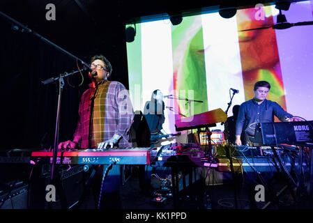 Leeds Rock Band Hakenwürmer im Konzert an die Trades Club, Halifax, West Yorkshire, UK, 2017. Sänger MJ. Stockfoto