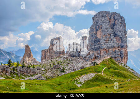 Fünf Türme gipfeln, nuvolau Gruppe, orientalische Dolomiten, in der Nähe der berühmten Sommer und Winter City Place Cortina d'Ampezzo, Venetien, Italien. Stockfoto