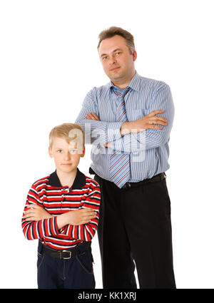 Vater und Sohn gemeinsam posieren isoliert auf weiss Stockfoto