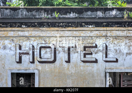 Von außen ein verlassenes Hotel in der Altstadt von San Juan, Puerto Rico. Stockfoto