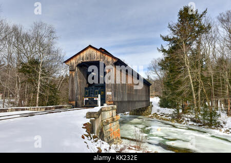 Clarks Handelsposten überdachte Brücke in Lincoln, New Hampshire. Stockfoto