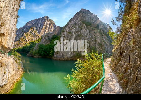 Wanderweg in der matka Canyon, Mazedonien Stockfoto