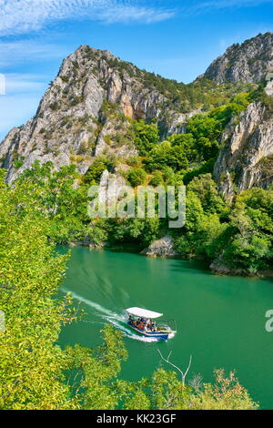 Drehzahl Motor Boot auf dem See, Matka Canyon, Mazedonien Stockfoto