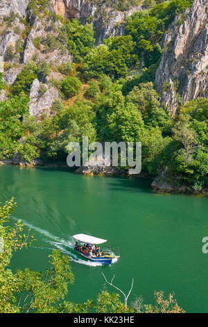 Drehzahl Motor Boot auf dem See, Matka Canyon, Mazedonien Stockfoto