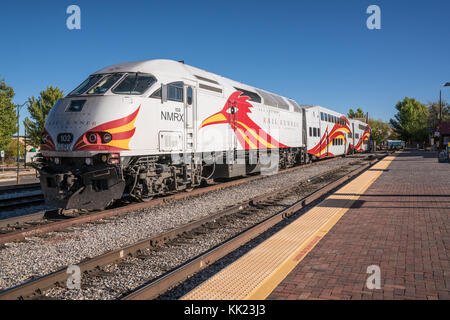 Santa Fe, NM - Oktober 13: New Mexico rail runner Lokomotive in der Santa Fe Bahnhof am 13. Oktober 2017 Stockfoto