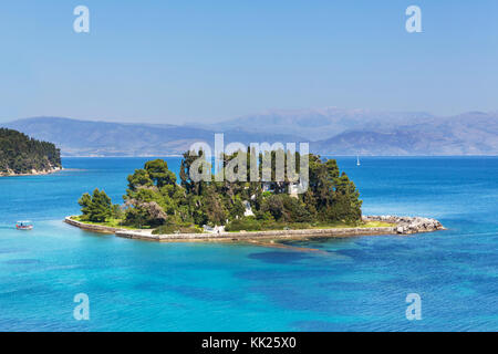 Mouse Island und die vlacherna Kloster auf der Halbinsel Kanoni von Korfu Stockfoto