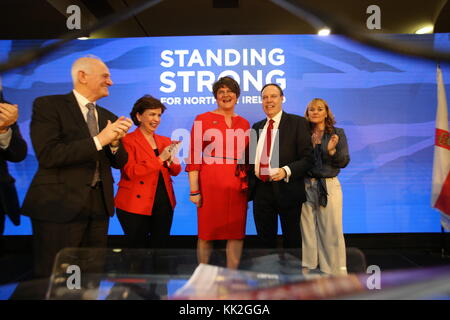 Den nordirischen Democratic Unionist Party (DUP) des Führers Arlene an der Partei Hauptversammlung la mon House Hotel in der Grafschaft, Samstag, November 11, 2017 fördern. Stockfoto